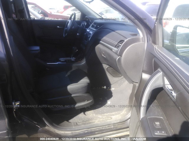 1GNKRGKD0DJ104681 - 2013 CHEVROLET TRAVERSE LT Մոխրագույն լուսանկար 5