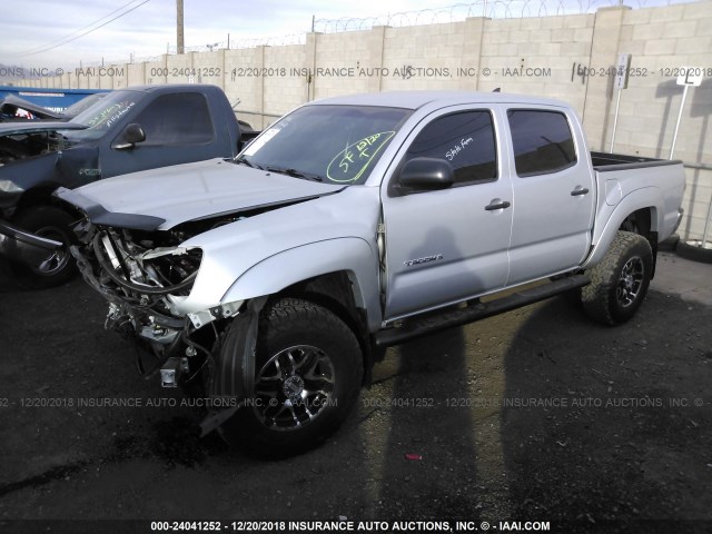 3TMJU4GN8CM136170 - 2012 TOYOTA TACOMA DOUBLE CAB PRERUNNER SILVER photo 2
