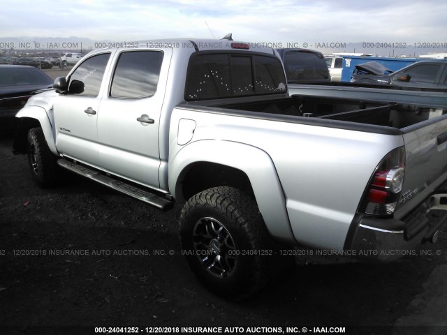 3TMJU4GN8CM136170 - 2012 TOYOTA TACOMA DOUBLE CAB PRERUNNER SILVER photo 3