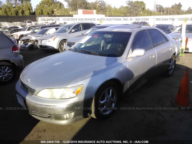 JT8BF28G2Y5075719 - 2000 LEXUS ES 300 SILVER photo 2