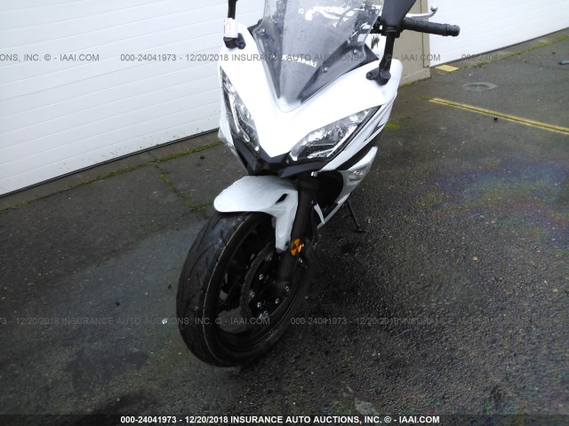 JKAEXEJ16HDA01659 - 2017 KAWASAKI EX650 J WHITE photo 2