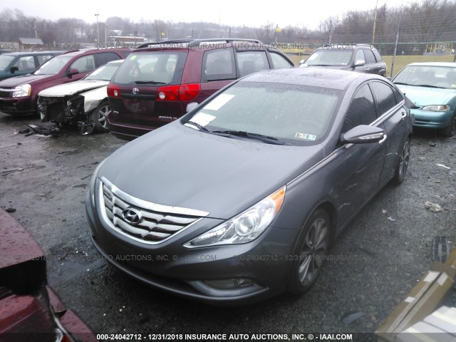 5NPEC4AB9DH650734 - 2013 HYUNDAI SONATA SE/LIMITED SILVER photo 2