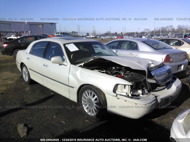 1LNHM82W85Y658161 - 2005 LINCOLN TOWN CAR SIGNATURE LIMITED WHITE photo 1