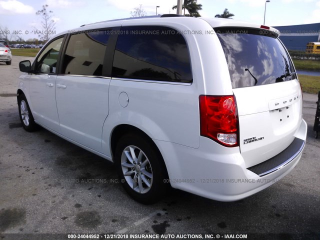 2C4RDGCG9JR300012 - 2018 DODGE GRAND CARAVAN SXT WHITE photo 3