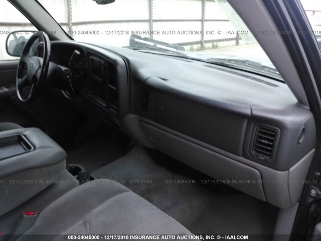 1GNEC13VX4J117697 - 2004 CHEVROLET TAHOE BLACK photo 5