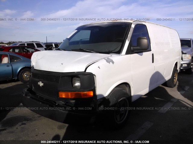 1GCFG15T131225086 - 2003 CHEVROLET EXPRESS G1500  WHITE photo 2