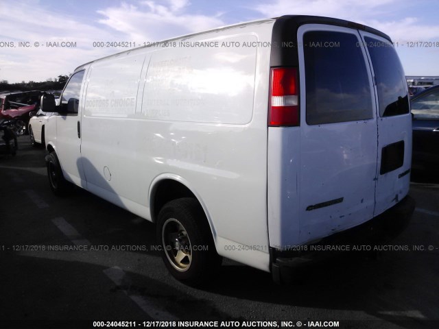 1GCFG15T131225086 - 2003 CHEVROLET EXPRESS G1500  WHITE photo 3