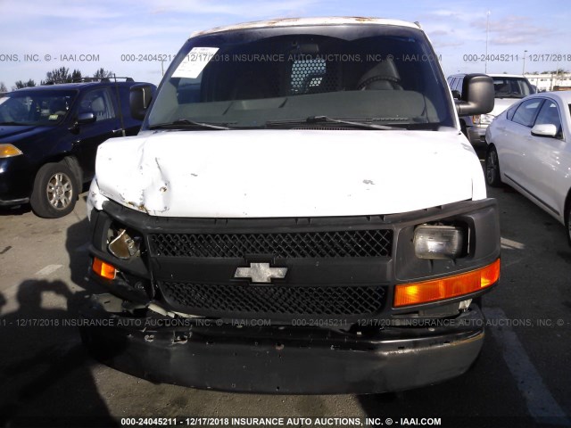 1GCFG15T131225086 - 2003 CHEVROLET EXPRESS G1500  WHITE photo 6