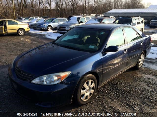 4T1BE32K42U628628 - 2002 TOYOTA CAMRY LE/XLE/SE BLUE photo 2
