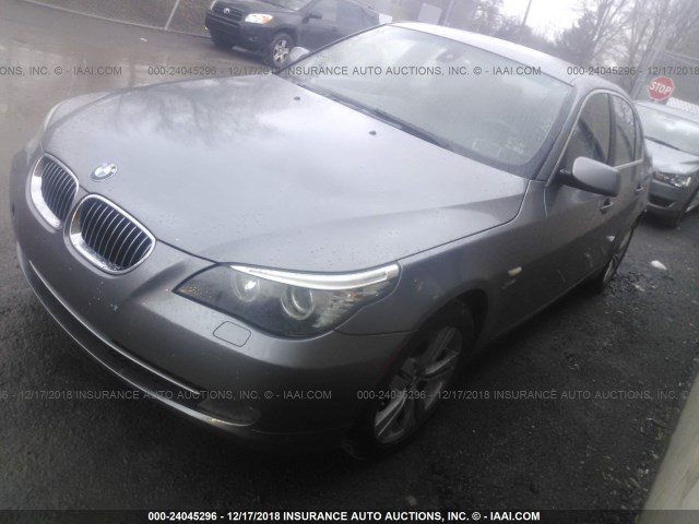 WBANV13599C153795 - 2009 BMW 528 XI GRAY photo 2