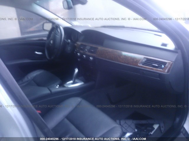 WBANV13599C153795 - 2009 BMW 528 XI GRAY photo 5