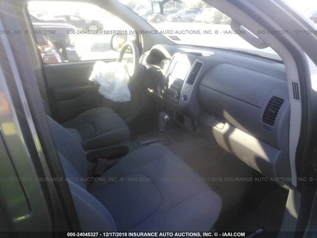 1N6AD0ERXKN700076 - 2019 NISSAN FRONTIER GRAY photo 5