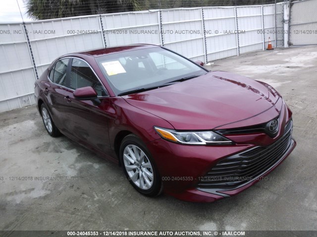 4T1B11HK1JU591141 - 2018 TOYOTA CAMRY L/LE/XLE/SE/XSE RED photo 1