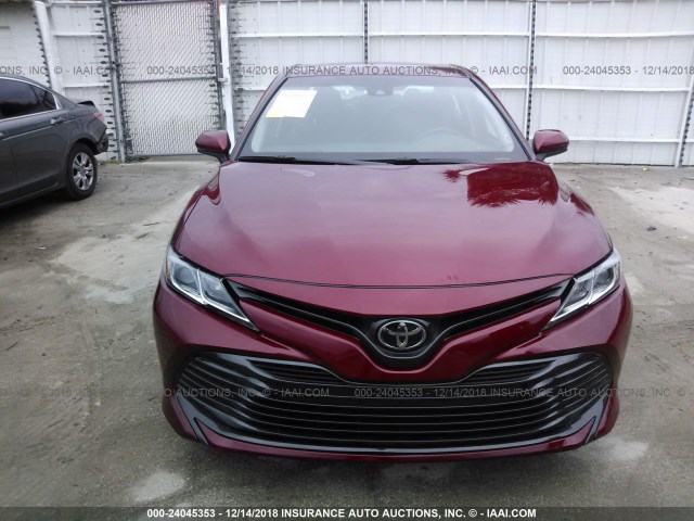 4T1B11HK1JU591141 - 2018 TOYOTA CAMRY L/LE/XLE/SE/XSE RED photo 6