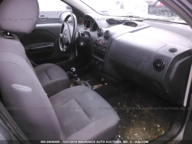 KL1TD66628B178175 - 2008 CHEVROLET AVEO LS GRAY photo 5