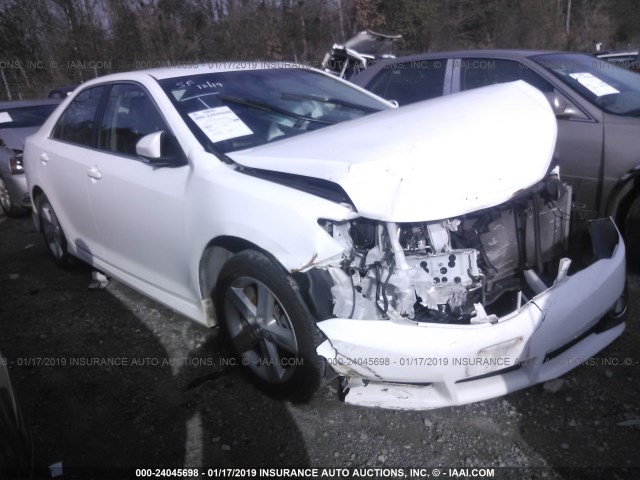4T1BF1FK2DU705558 - 2013 TOYOTA CAMRY L/SE/LE/XLE 白色 照片 1