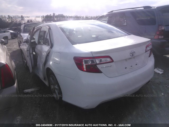 4T1BF1FK2DU705558 - 2013 TOYOTA CAMRY L/SE/LE/XLE 白色 照片 3