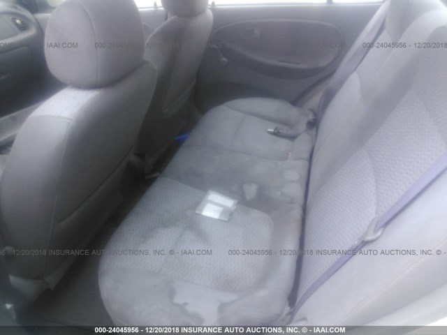 KNADC123X26137899 - 2002 KIA RIO WHITE photo 8