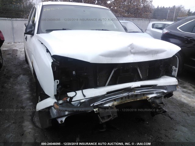 2GCEC13T361105587 - 2006 CHEVROLET SILVERADO C1500 WHITE photo 6