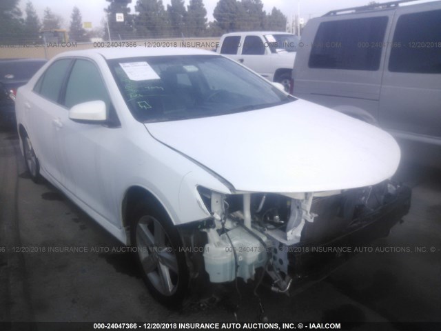 4T1BF1FK2EU390732 - 2014 TOYOTA CAMRY L/SE/LE/XLE 白色 照片 1