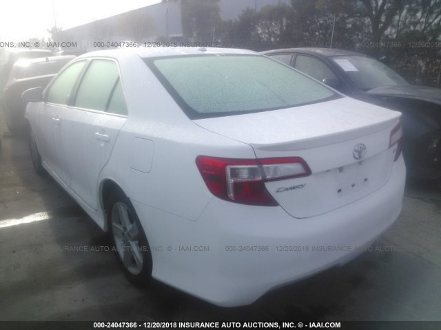 4T1BF1FK2EU390732 - 2014 TOYOTA CAMRY L/SE/LE/XLE 白色 照片 3