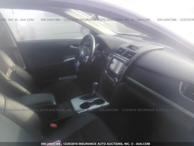 4T1BF1FK2EU390732 - 2014 TOYOTA CAMRY L/SE/LE/XLE 白色 照片 5