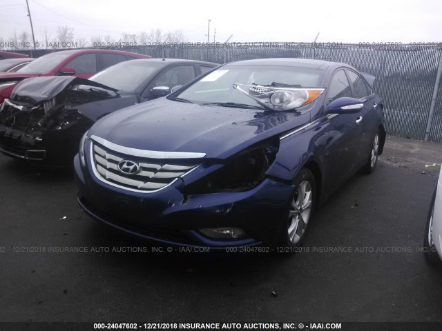 5NPEC4AC6CH358451 - 2012 HYUNDAI SONATA SE/LIMITED BLUE photo 2