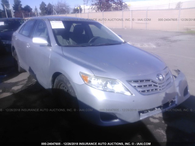 4T1BF3EK0BU691847 - 2011 TOYOTA CAMRY SE/LE/XLE 银色 照片 1