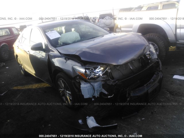 4T1BF1FK7FU075202 - 2015 TOYOTA CAMRY LE/XLE/SE/XSE GRAY photo 1
