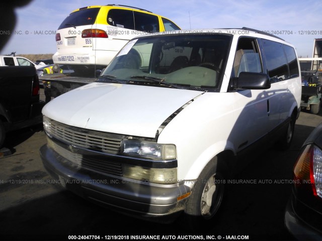 1GNDM19W81B126493 - 2001 CHEVROLET ASTRO WHITE photo 2