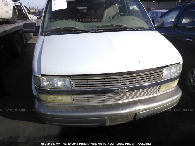 1GNDM19W81B126493 - 2001 CHEVROLET ASTRO WHITE photo 6