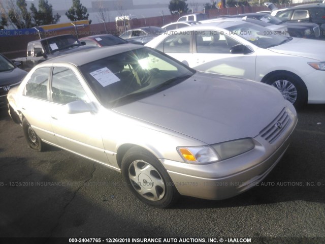 JT2BF22KXW0116339 - 1998 TOYOTA CAMRY CE/LE/XLE TAN photo 1