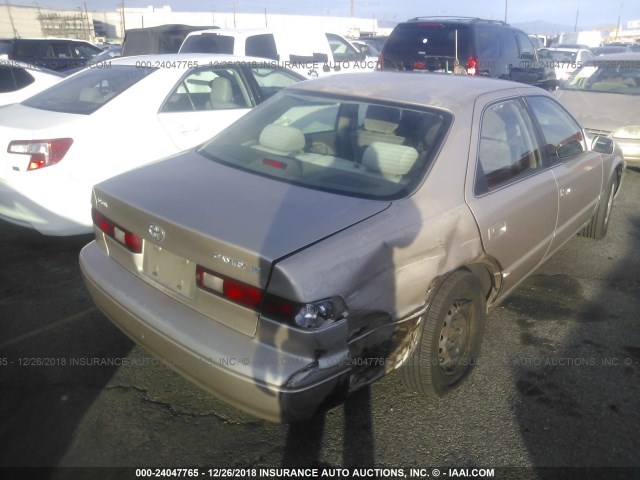 JT2BF22KXW0116339 - 1998 TOYOTA CAMRY CE/LE/XLE TAN photo 4