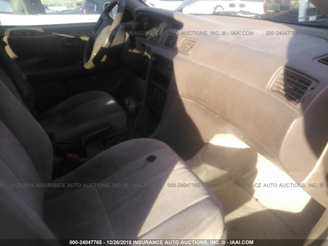 JT2BF22KXW0116339 - 1998 TOYOTA CAMRY CE/LE/XLE TAN photo 5