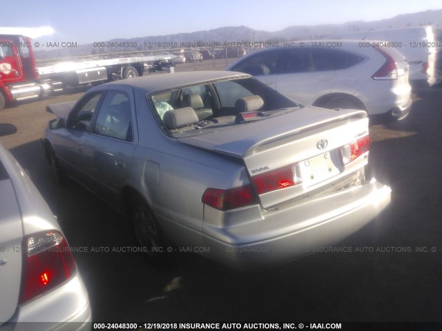 4T1BF22K5YU099562 - 2000 TOYOTA CAMRY LE/XLE Сұр фото 3