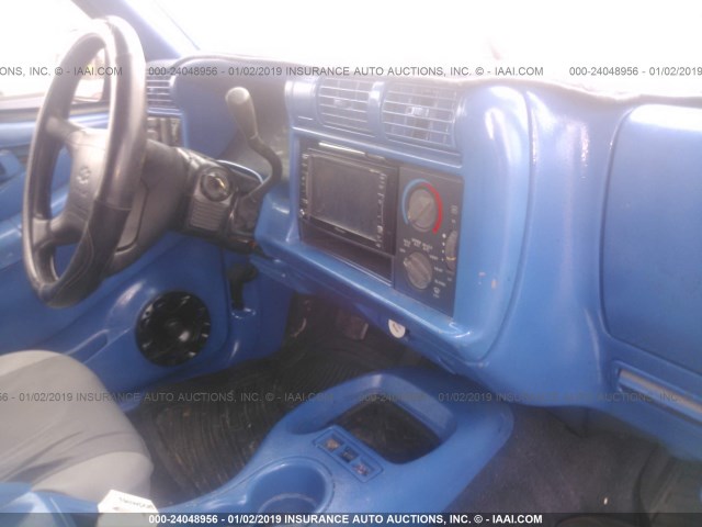 1GCCS19Z8SK119341 - 1995 CHEVROLET S TRUCK S10 BLUE photo 5