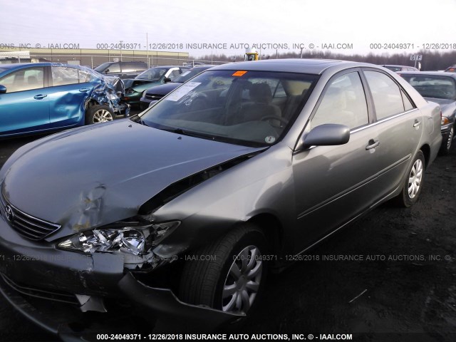 JTDBE32K963062336 - 2006 TOYOTA CAMRY LE/XLE Күміс фото 2