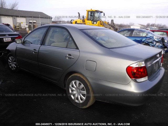JTDBE32K963062336 - 2006 TOYOTA CAMRY LE/XLE Күміс фото 3
