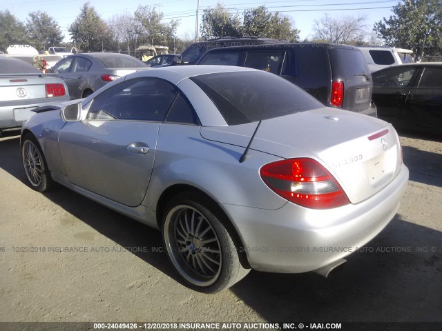 WDBWK54F89F193345 - 2009 MERCEDES-BENZ SLK 300 SILVER photo 3