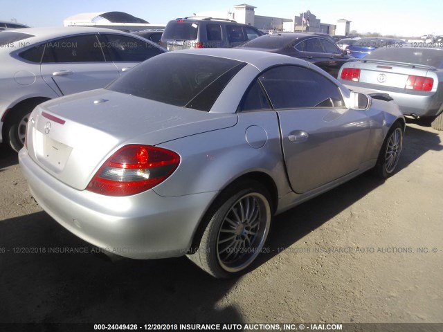 WDBWK54F89F193345 - 2009 MERCEDES-BENZ SLK 300 SILVER photo 4