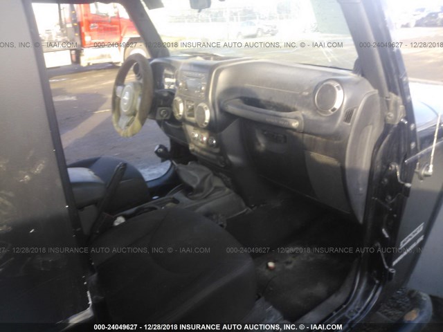 1C4AJWAG5DL618984 - 2013 JEEP WRANGLER SPORT BLACK photo 5