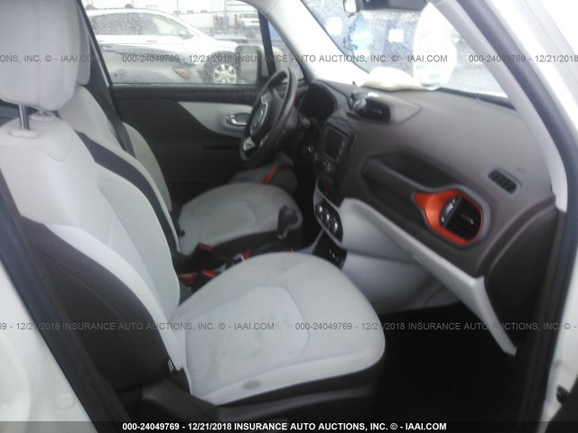 ZACCJABT0FPB63910 - 2015 JEEP RENEGADE LATITUDE WHITE photo 5