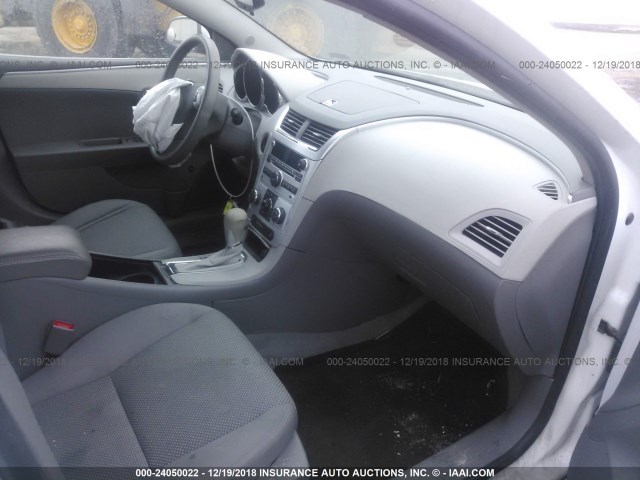 1G1ZC5E04CF353209 - 2012 CHEVROLET MALIBU 1LT 白色 照片 5