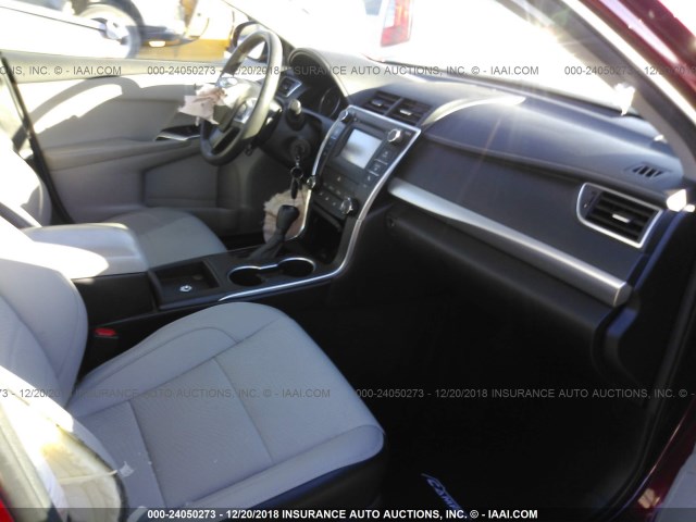 4T1BF1FK2HU618264 - 2017 TOYOTA CAMRY LE/XLE/SE/XSE 红色 照片 5