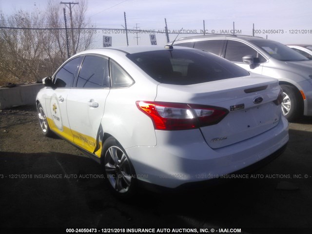 1FADP3F22DL138365 - 2013 FORD FOCUS SE WHITE photo 3