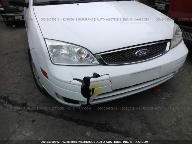 1FAFP37N56W208282 - 2006 FORD FOCUS ZX5 WHITE photo 6