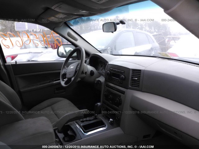 1J4GR48K55C692709 - 2005 JEEP GRAND CHEROKEE LAREDO/COLUMBIA/FREEDOM 灰色 照片 5