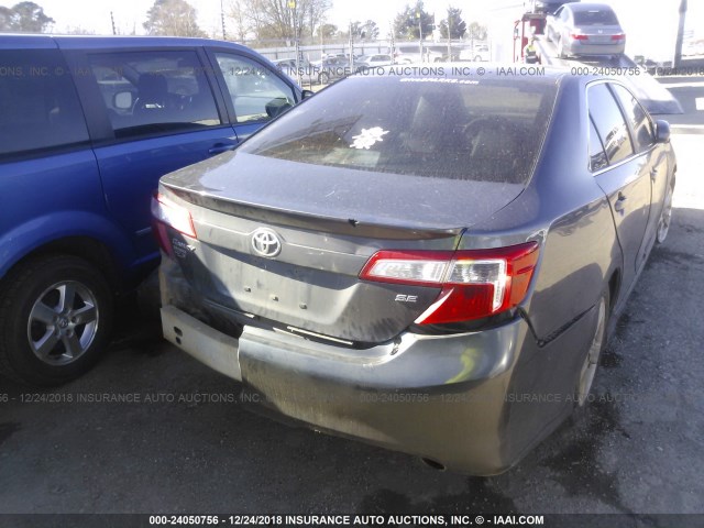 4T1BF1FK5DU215938 - 2013 TOYOTA CAMRY L/SE/LE/XLE 灰色 照片 4
