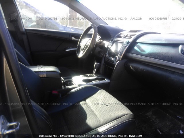 4T1BF1FK5DU215938 - 2013 TOYOTA CAMRY L/SE/LE/XLE 灰色 照片 5