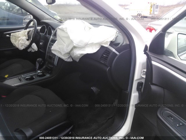 1GNKVJED4BJ161404 - 2011 CHEVROLET TRAVERSE LT WHITE photo 5